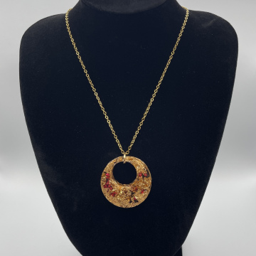 Collier rond feuilles métallisées et pierres de verre dorées et rouges