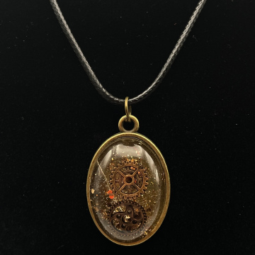 Collier cabochon petit ovale engrenages et paillettes