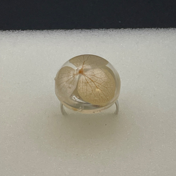 Bague ronde fleur blanche