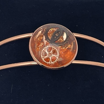 Bracelet jonc cabochon engrenages et feuilles métallisées