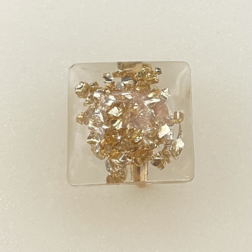 Bague carrée pierres de verre dorées